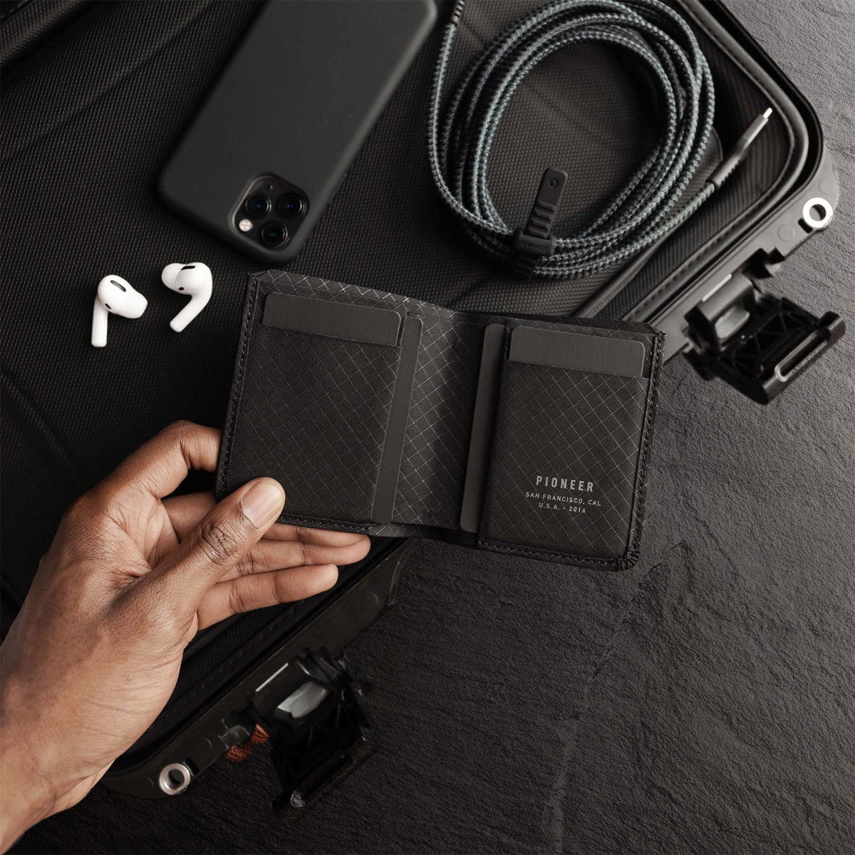 [PO] Pioneer Carry : Altitude Billfold : Onyx 10XD™